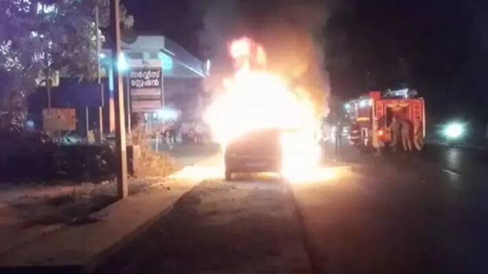 car caught fire in thiruvalla car caught fire in thiruvalla
