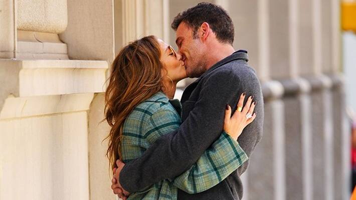 Jennifer Lopez engagement ring: Check out her ring; actress seen kissing Ben Affleck RBA Jennifer Lopez engagement ring: Check out her ring; actress seen kissing Ben Affleck RBA