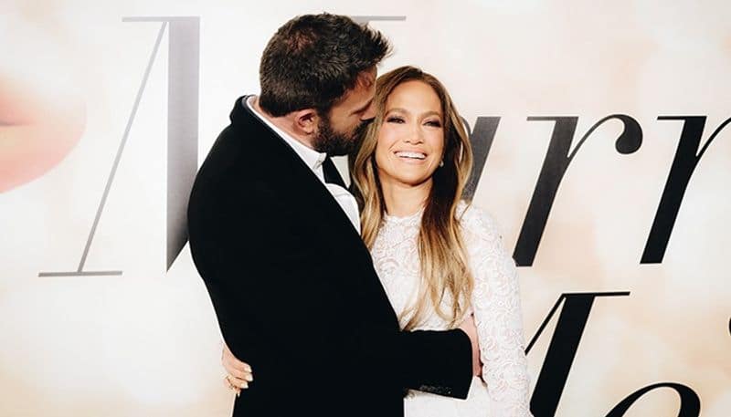 Jennifer Lopez, Ben Affleck engaged? Actress flaunts a massive diamond ring RBA