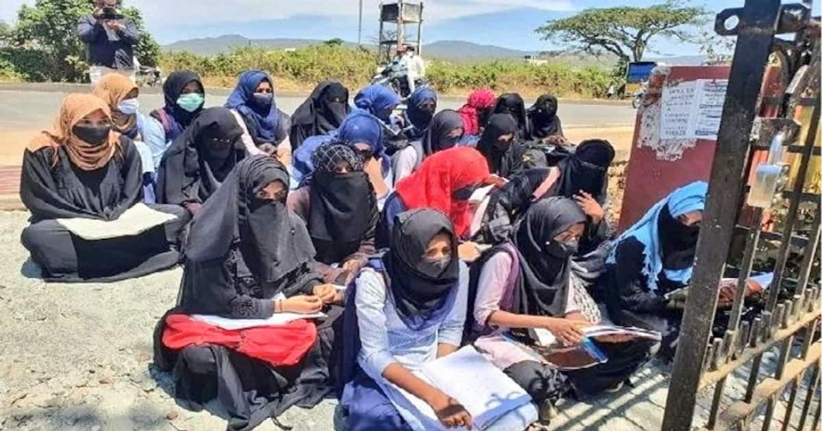 ஹிஜாப் அணிந்து தேர்வு எழுதிய மாணவிகள்..! தேர்வு மைய அதிகாரிகளை பணி இடை நீக்கம் செய்த பள்ளிகல்வி துறை?