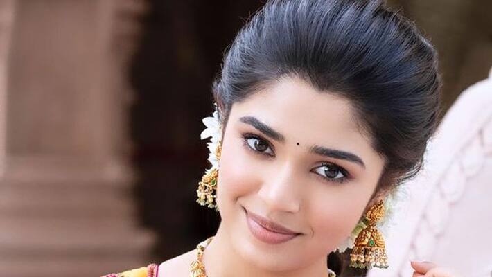 heroine kriti shetty career in danger faced hatric flops heroine kriti shetty career in danger faced hatric flops