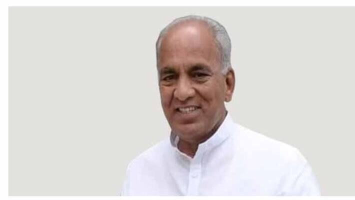AICC Secretary Bose Raju Meets Munugode Congress Leader Pawan Sravanthi AICC Secretary Bose Raju Meets Munugode Congress Leader Pawan Sravanthi