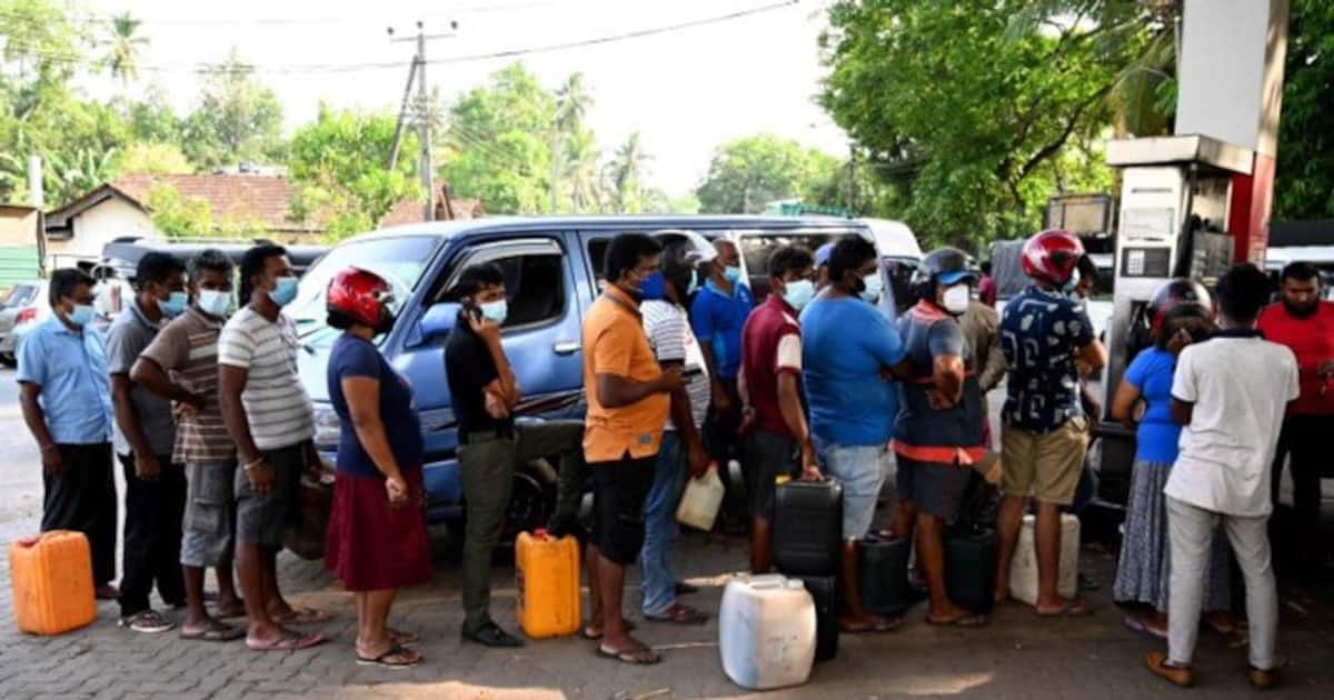 sri lanka crisis: டீ ரூ.100,பால்பவுடர் ரூ.250: நசுங்கும் இலங்கைப் பொருளதாரம்:  பணமில்லாததால் தேர்வு ரத்து