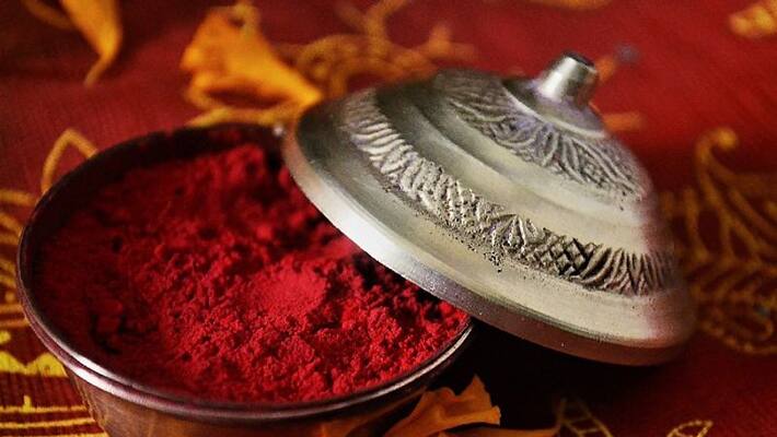 Follow those astrological tips with sindoor to main door ABSC Follow those astrological tips with sindoor to main door ABSC