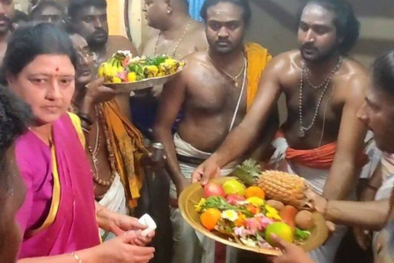 VK Sasikala is touring the Kongu Zone This is shock to the AIADMK eps and ops 