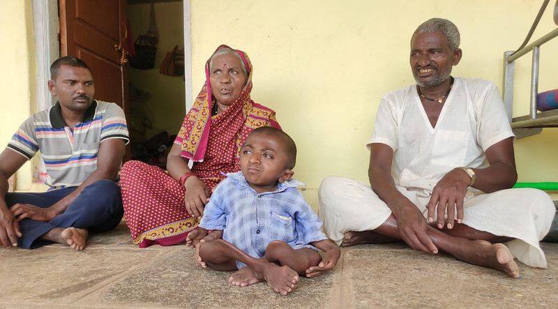Dwarf Faces Helplessness of the Fathers Difficulty in Bagalkot grg