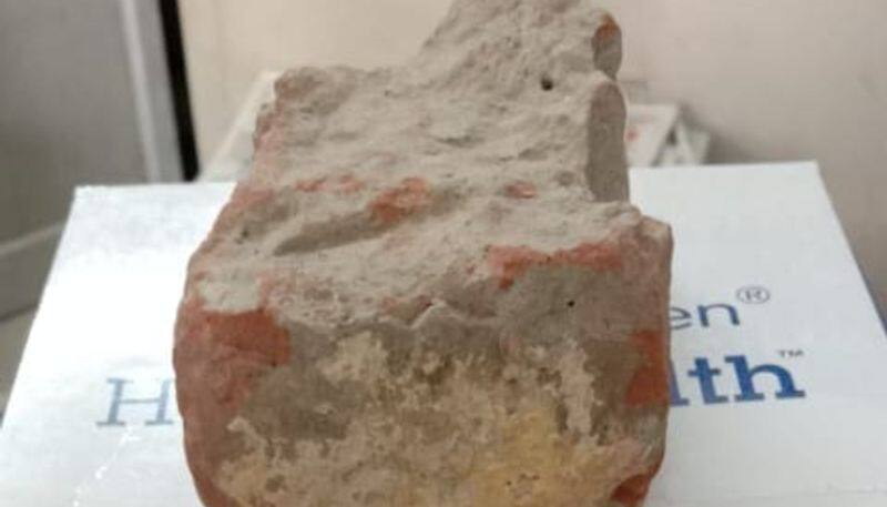 customer gets broken piece of  brick while purchase of pressure monitor from Flipkart in kochi