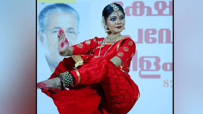 DYFI set up stage for Mansiya in Irinjalakuda DYFI set up stage for Mansiya in Irinjalakuda