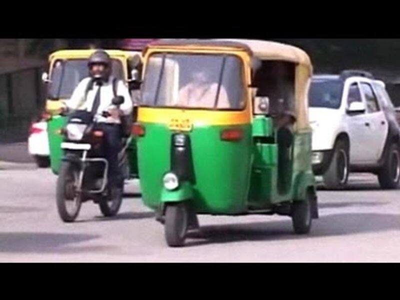 Story Of A 74-Year-Old English Lecturer Who Became An Auto-Rickshaw Driver Is Absolutely Amazing