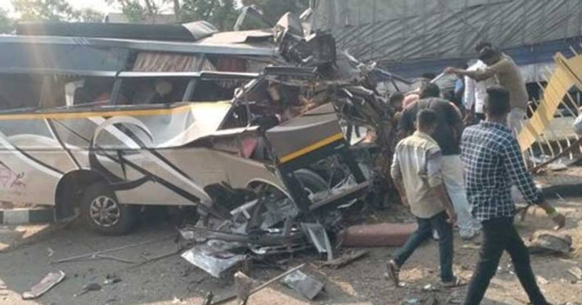 ஆம்பூரில் கோர விபத்து.. லாரி மீது வேன் நேருக்கு நேர் மோதல் .. 4 பேர் உடல்நசுங்கி பலி.. பலர் படுகாயம்..!