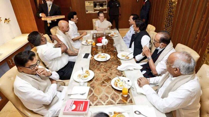 Sonia Gandhi Akhilesh Yadav along with other opposition leaders dmk office inauguration