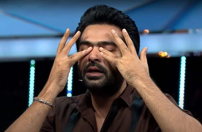 Actor simbu cried while speaking about his parents in Biggboss Ultimate show