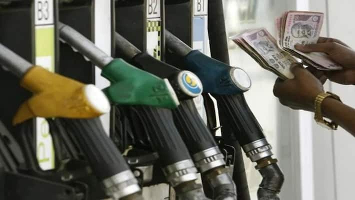 fuel Prices: Petrol-diesel prices unchanged in metro cities know how much per litre in your city fuel Prices: Petrol-diesel prices unchanged in metro cities know how much per litre in your city
