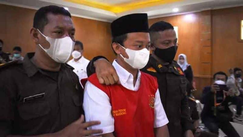 pemerkosaan 13 siswa ... pengadilan Indonesia menghukum mati guru sekolah Islam