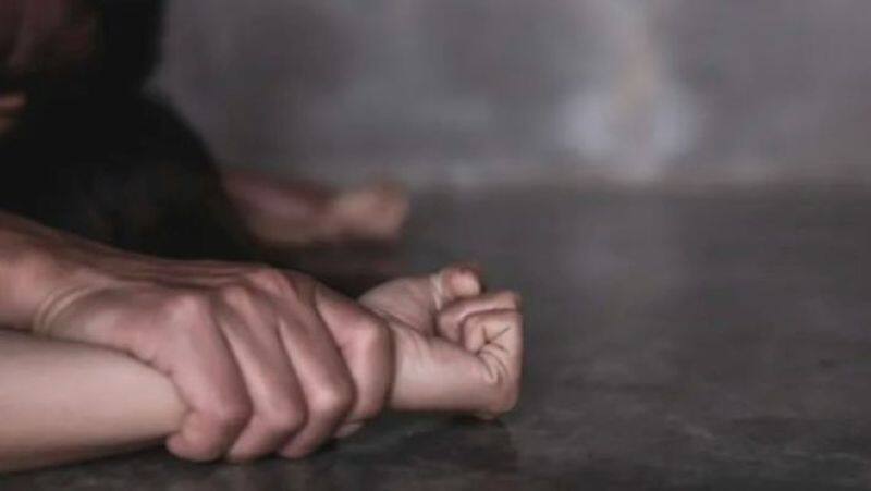 neighbour held after 7th class student delivers baby in Tirupattur