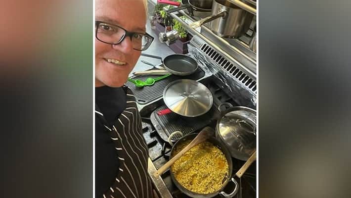 Australian PM Scott Morrison cooks khichdi from PM Modi s Gujarat to celebrate trade deal with India gcw Australian PM Scott Morrison cooks khichdi from PM Modi s Gujarat to celebrate trade deal with India gcw