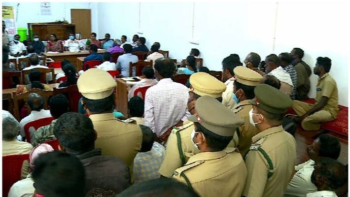 Locals demand removal of three elephants from chinnakanal and santhanpara panchayats in Idukki Locals demand removal of three elephants from chinnakanal and santhanpara panchayats in Idukki
