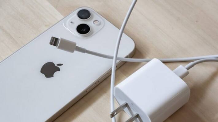 This Country Fines Apple For Selling iPhones Without Charger This Country Fines Apple For Selling iPhones Without Charger