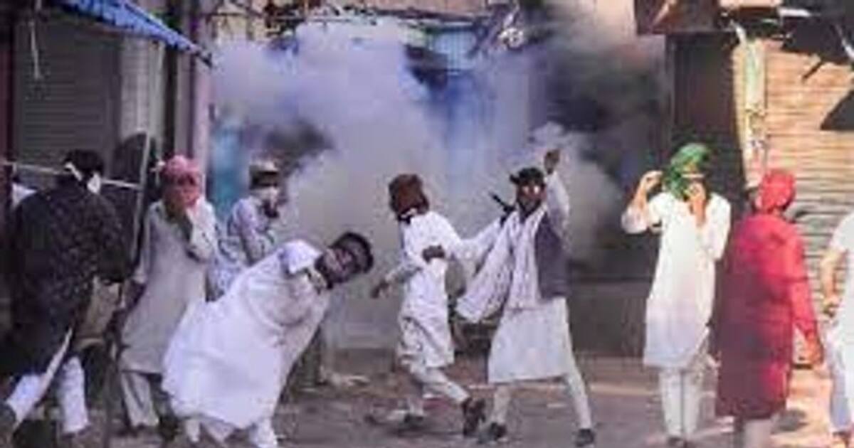 பதற்றத்தில் வட மாநிலங்கள்.. ராமநவமி ஊர்வலத்தில் மத கலவரம்..வீடுகளுக்கு தீ வைப்பு.. கல் வீச்சு தாக்குதல்.. 