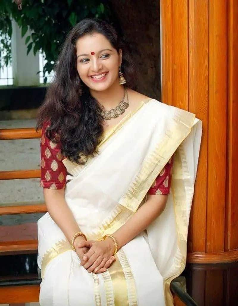 Manju Warrier in Pranaah – South India Fashion