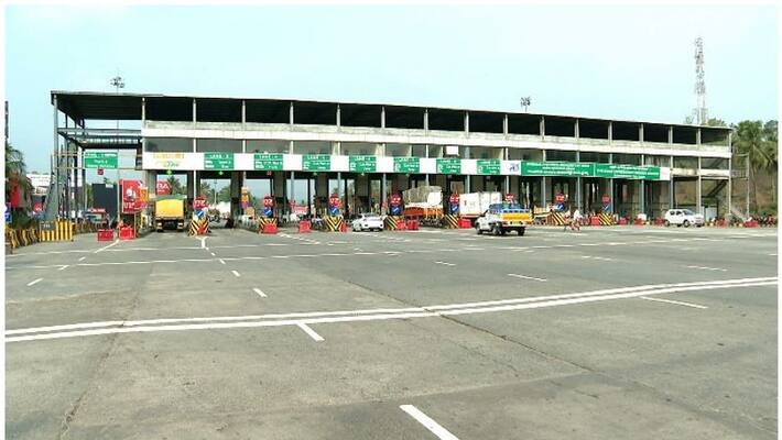 bus strike against panniyankara toll bus strike against panniyankara toll