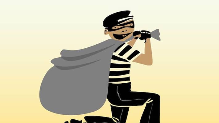 Leaving gold and silver thieves took away chocolates worth Rs 17 lakh Lucknow way evidence erased Leaving gold and silver thieves took away chocolates worth Rs 17 lakh Lucknow way evidence erased