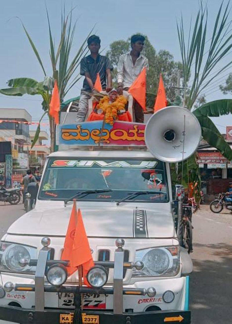 villagers made funeral tradition to monkey In Vijayapura rbj