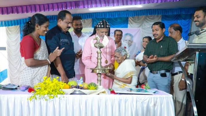 janaki amma celebrats 90th birthday in gandhibhavan janaki amma celebrats 90th birthday in gandhibhavan