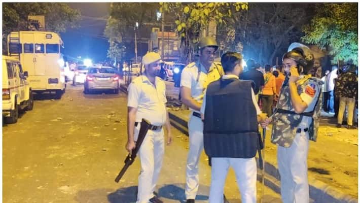 Jahangirpuri violence: VHP, Bajrang Dal members booked for taking out rally without permission; VHP leader arrested-dnm Jahangirpuri violence: VHP, Bajrang Dal members booked for taking out rally without permission; VHP leader arrested-dnm