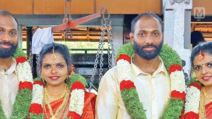 Twin sisters marry twin brothers in Alappuzha Twin sisters marry twin brothers in Alappuzha