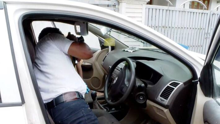 Mysuru Father and son got into the car for questioning overtaking sat Mysuru Father and son got into the car for questioning overtaking sat