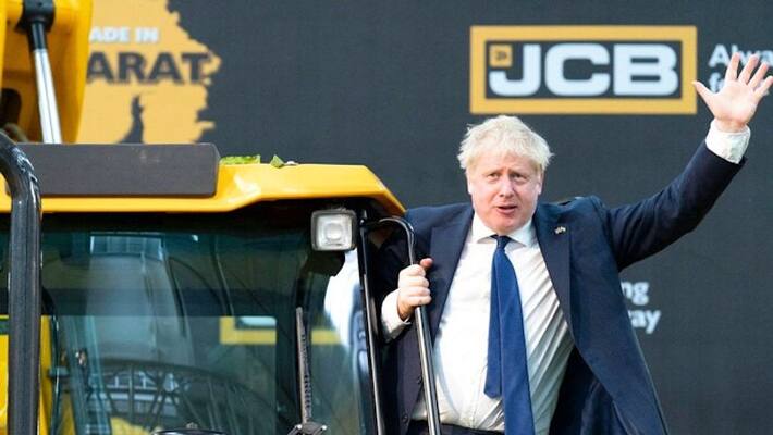 When UK PM Boris Johnson tried operating a JCB bulldozer gcw When UK PM Boris Johnson tried operating a JCB bulldozer gcw