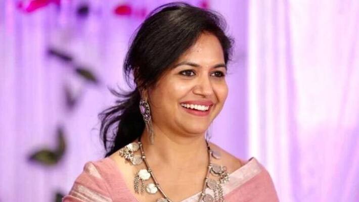 singer sunitha who is going to become sister trivikram plan mind blowing? singer sunitha who is going to become sister trivikram plan mind blowing?