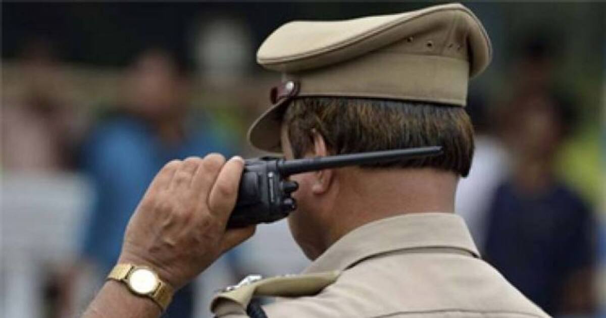 போலீசாக நடித்து நகைக் கடை உரிமையாளரை கடத்த முயன்ற கும்பல்... வழியில் நிஜ போலீஸ்... என்ன ஆச்சு தெரியுமா?