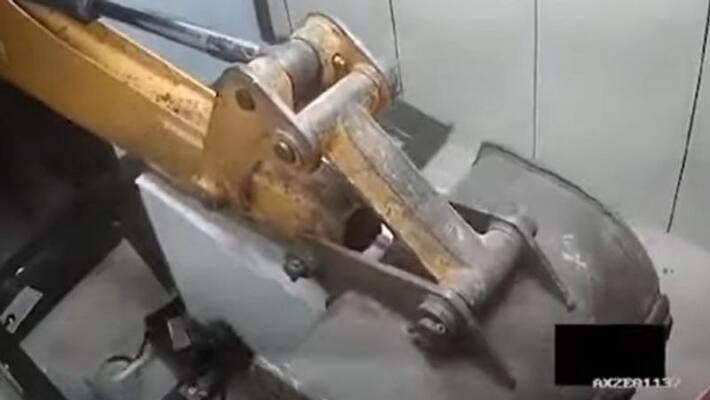 ATM smashed with JCB split in two and stolen Rs 27 lakh ATM smashed with JCB split in two and stolen Rs 27 lakh