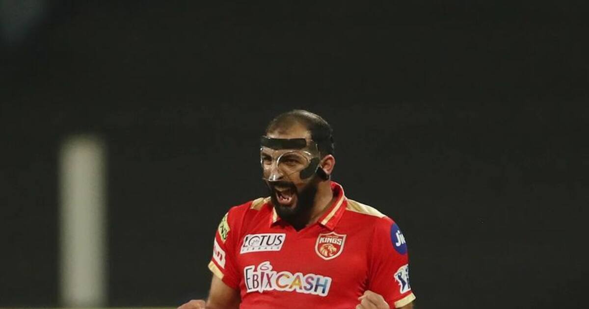 ipl 2022 csk vs pbks rishi dhawan : ஃபேஸ் ஷீல்ட் அணிந்து ரிஷி தவண் பந்துவீசக் காரணம் என்ன? வைரலாகும் பதில்