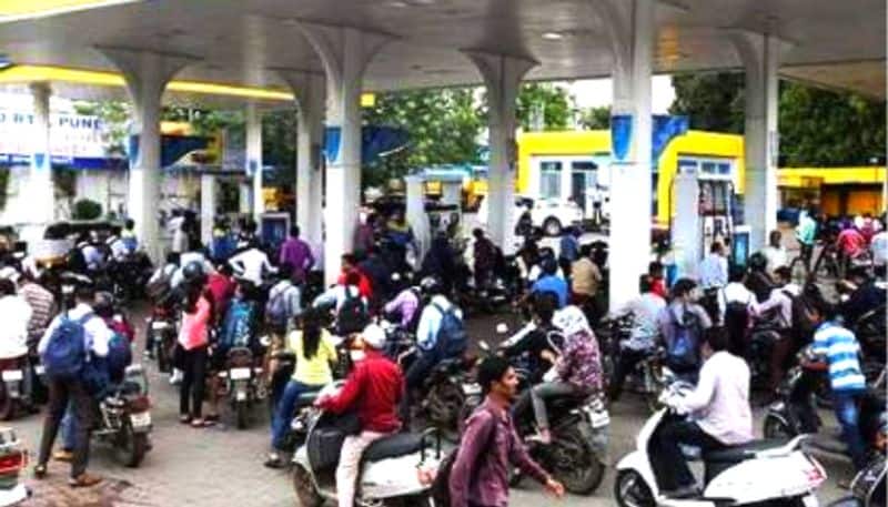 The Tamil Nadu Finance Minister has questioned whether it is fair for the central government to raise petrol prices and reduce the state government.