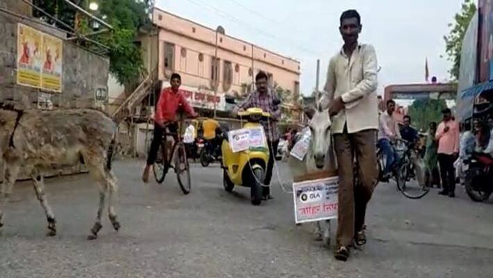Frustrated customer makes donkey pull Ola S1 Pro electric scooter Frustrated customer makes donkey pull Ola S1 Pro electric scooter