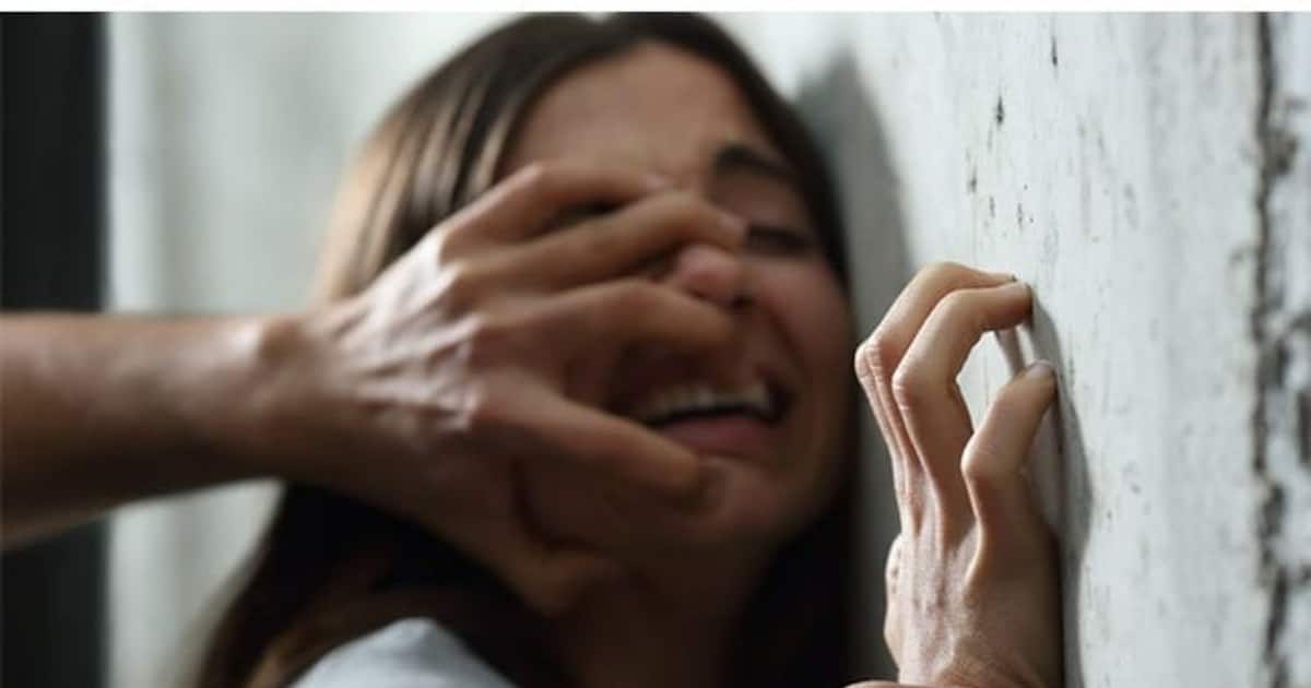  நண்பன்தானே என நம்பிச் சென்ற இளம்பெண்.. வாயில் துணியை வைத்து பொத்தி தொப்புக்குள் மாறி மாறி கூட்டு பலாத்காரம்.!