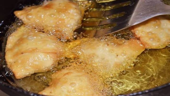 samosa cooked in tiolet officers sealed restaurant apa samosa cooked in tiolet officers sealed restaurant apa