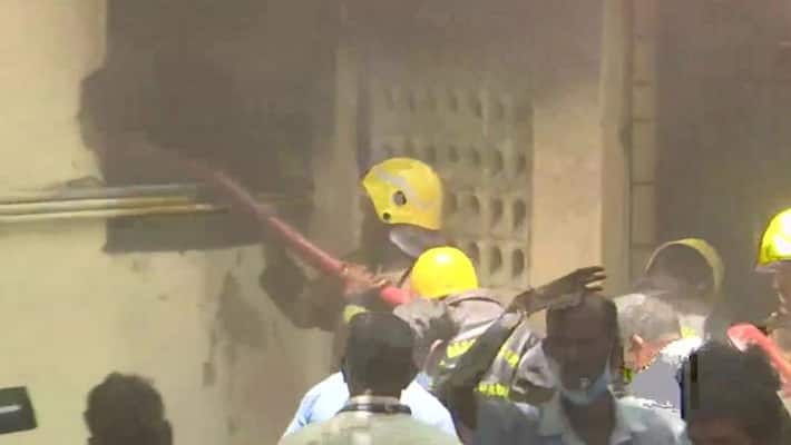 Fire accident in Rajiv Gandhi Government Hospital - 5 doctors admit in ICU Fire accident in Rajiv Gandhi Government Hospital - 5 doctors admit in ICU
