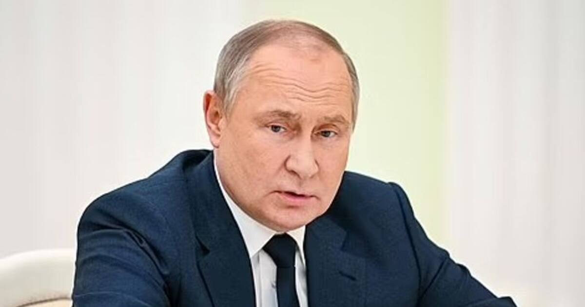 புற்று நோய் சிகிச்சை எடுக்கும் விளாடிமிர் புதின்? ரஷ்ய அதிகாரம் இவர் கையிலா? வெளியான பகீர் தகவல்..!