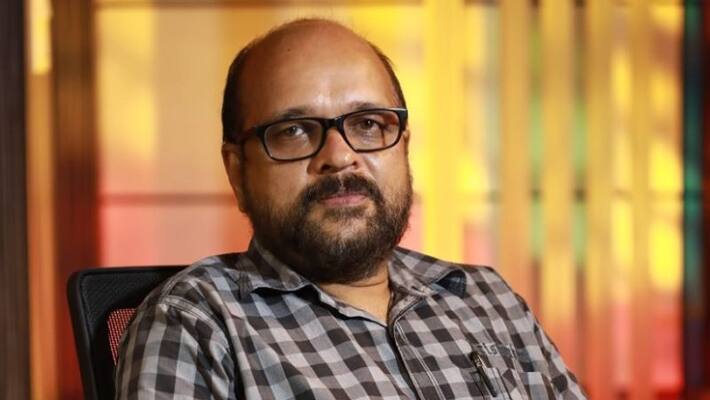 C Anoop of Asianet news wins R Shankaranarayanan Thampi memorial award C Anoop of Asianet news wins R Shankaranarayanan Thampi memorial award
