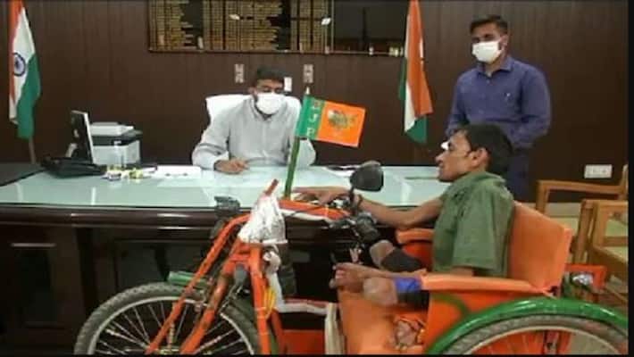 divyang amit gaur reach meerut dm office on tricycle big fan of cm yogi adityanath divyang amit gaur reach meerut dm office on tricycle big fan of cm yogi adityanath