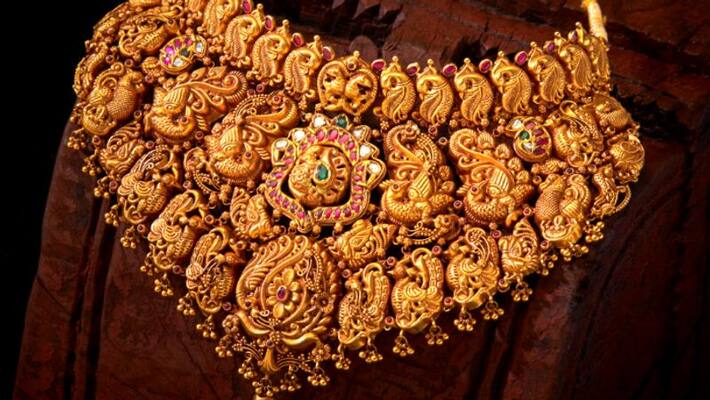 Today Gold Rate : Gold rate in India falls by Rs 200 22k Today Gold Rate : Gold rate in India falls by Rs 200 22k