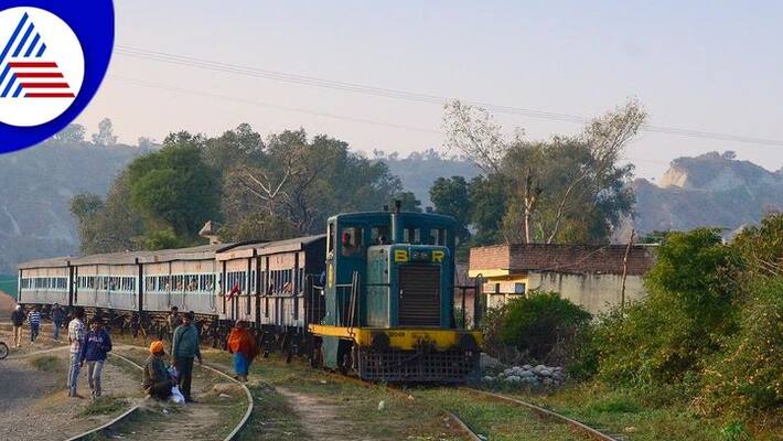 Over 50,000 Karma Yogis to assist railway passengers in stations gow Over 50,000 Karma Yogis to assist railway passengers in stations gow