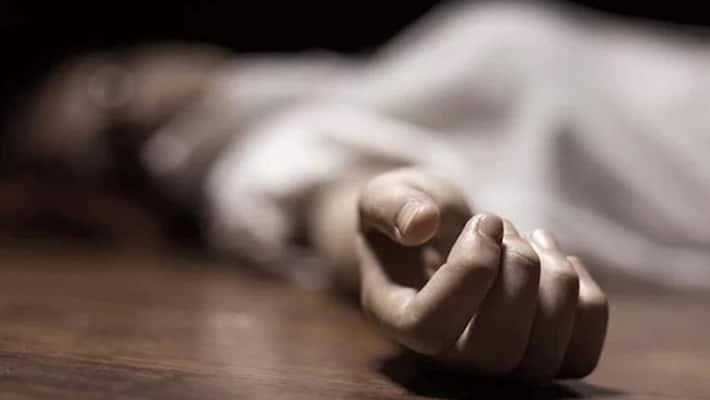 4 hours of bleeding in dead body of son .. Are the organs stolen in the hospital ..? Screaming parents. 4 hours of bleeding in dead body of son .. Are the organs stolen in the hospital ..? Screaming parents.