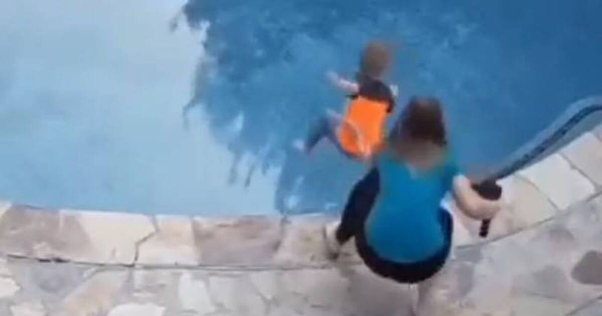 ஒற்றை கையில் கேட்ச்... மகனை சாதூர்யமாக காப்பாற்றிய தாய்... வைரலாகும் வீடியோ..!