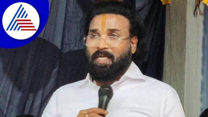 Minister B Sriramulu Recalls His Early Days In Ballari gvd Minister B Sriramulu Recalls His Early Days In Ballari gvd