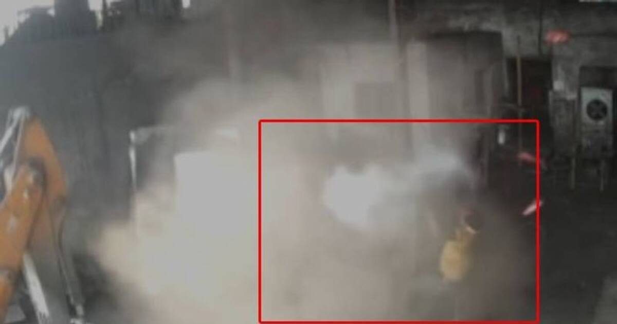 காற்றை நிரப்பும் போது விபரீதம்... ஜெ.சி.பி. டையர் வெடித்து இருவர் பலி..!